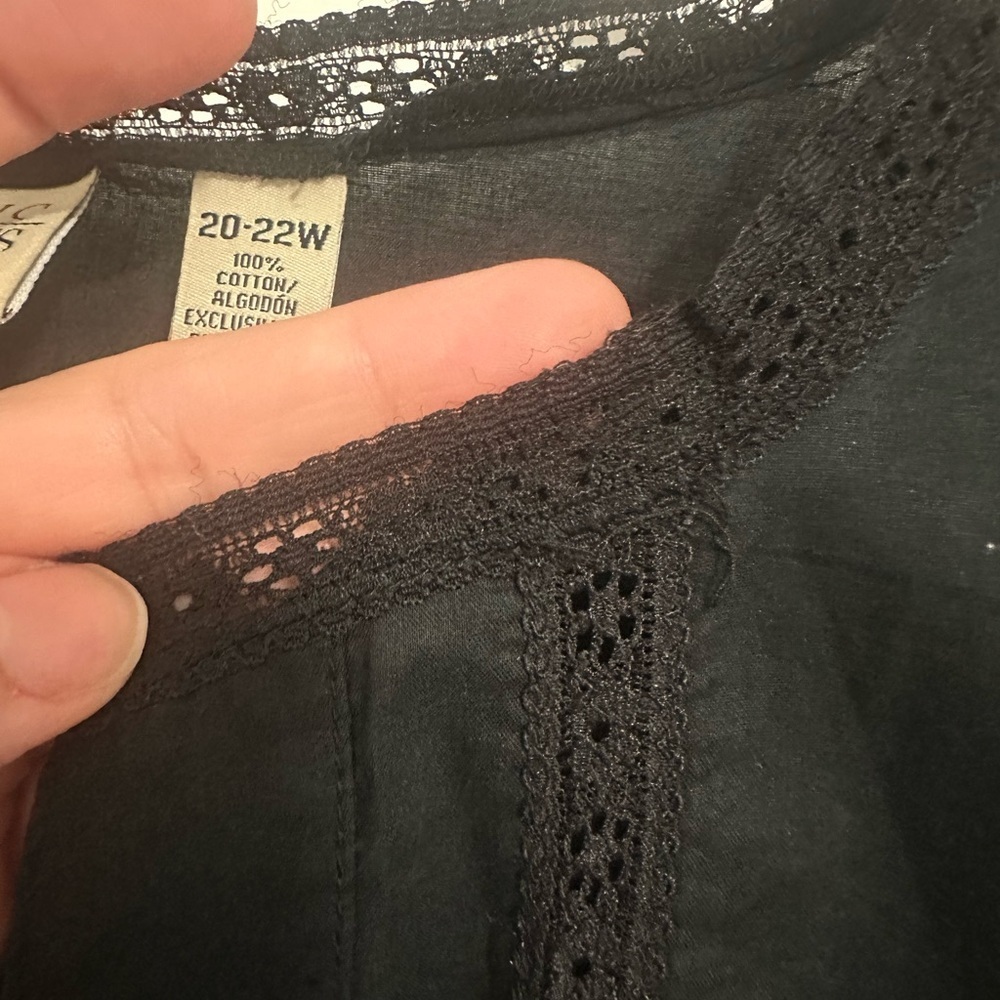 Classic Elements Woman Black Lace Trim Top, Size 20-22W - Picture 11 of 12